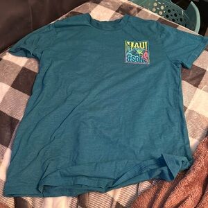 medium maui and sons t-shirt